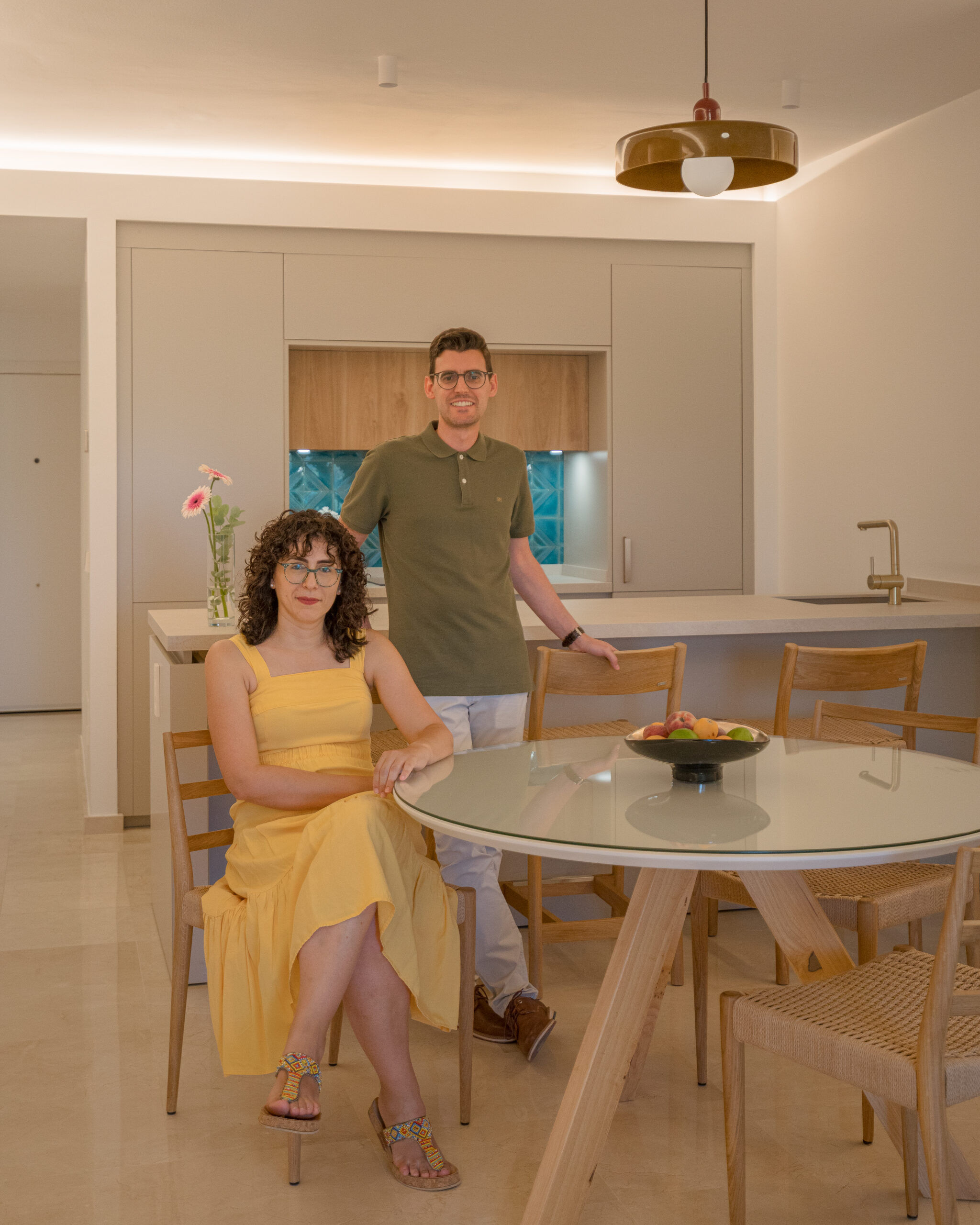 Foto Equipo MOD Foto equipo MOD en interior de una reforma de apartamento.